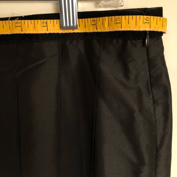 Elegant Black Silk and Lace Skirt - Picture 3 of 6